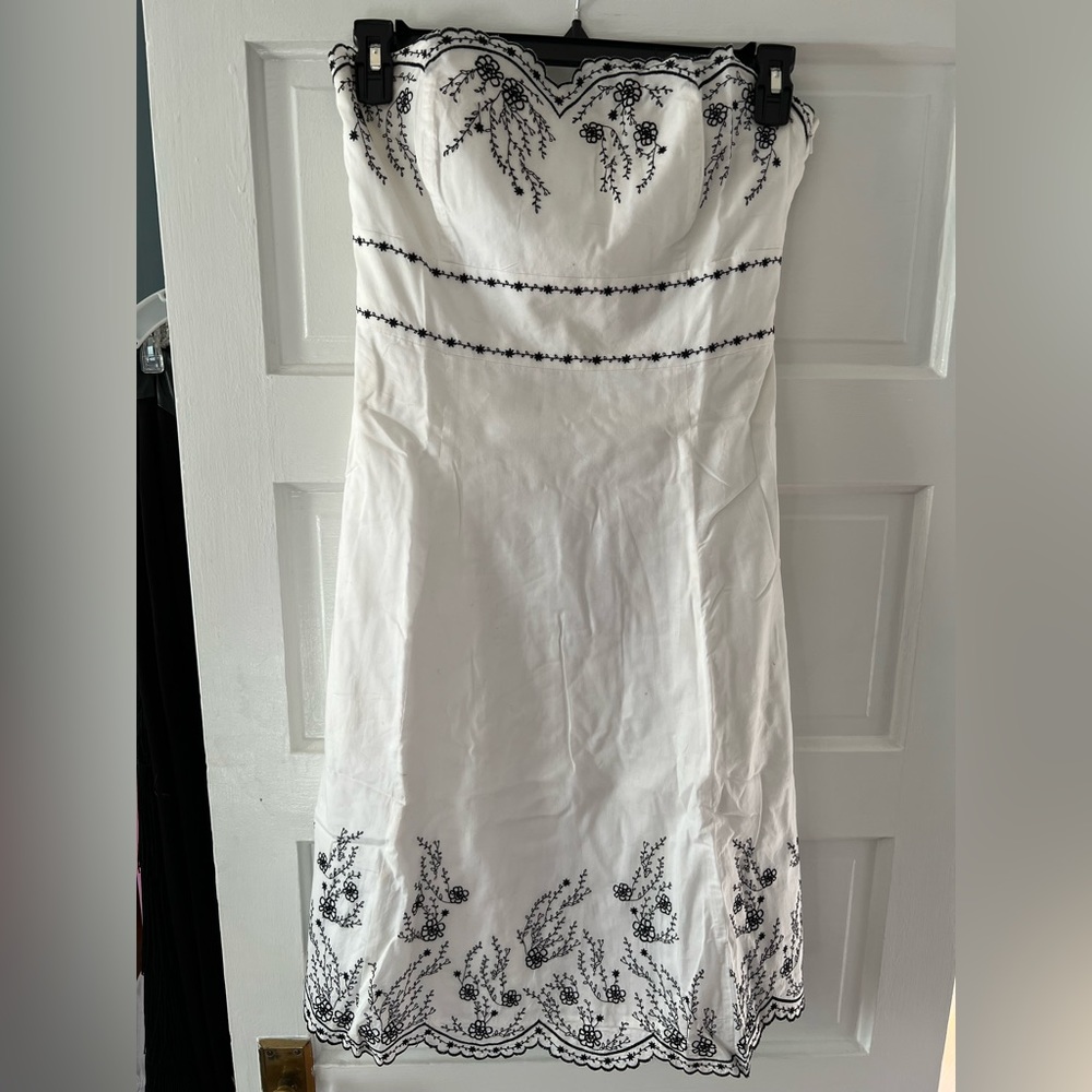 White strapless dress with floral stitch detailing